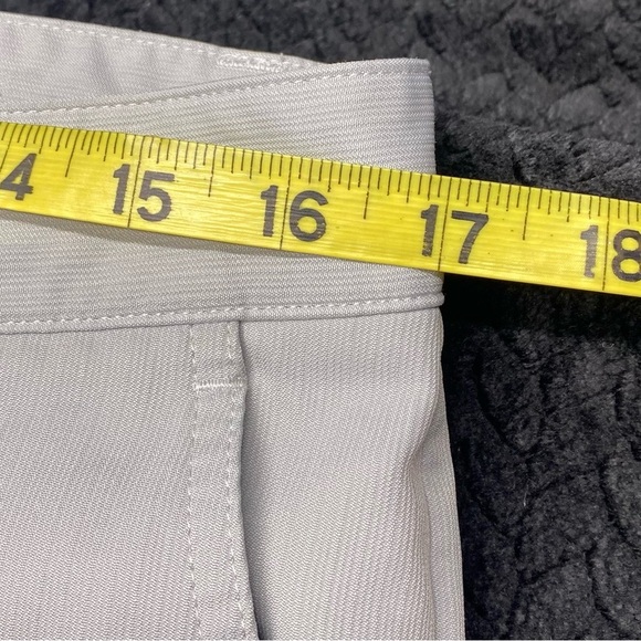 Izod Golf Pants Men’s 33W 32L Cream Color LIGHTWEIGHT GOLF CASUAL - Picture 6 of 10